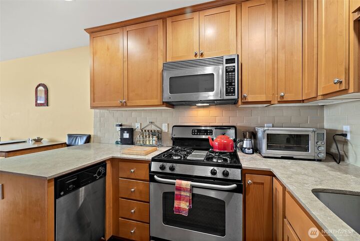 Property Photo:  6518  42nd Avenue SW B  WA 98136 