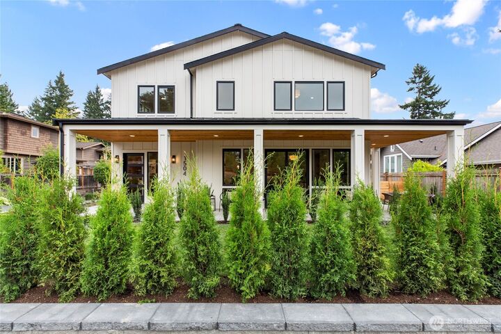 Property Photo:  1504  3rd Street  WA 98033 