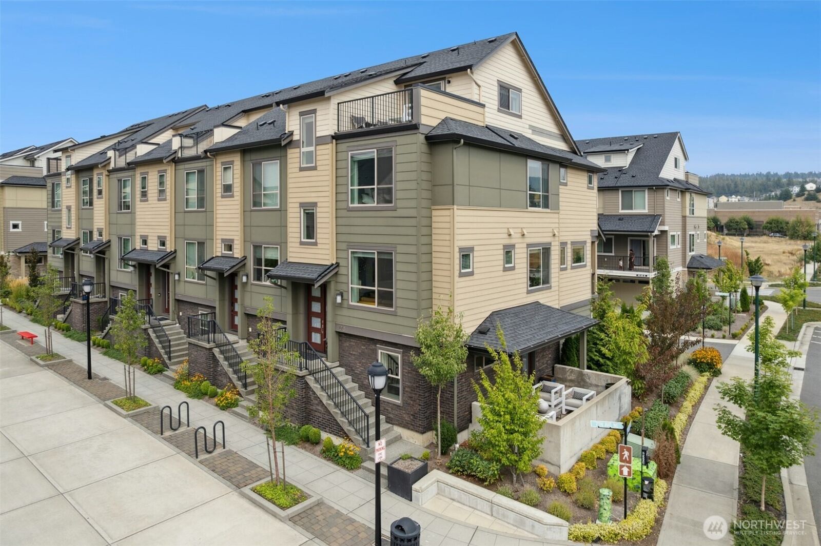 Property Photo:  1048  7th Avenue NE  WA 98029 