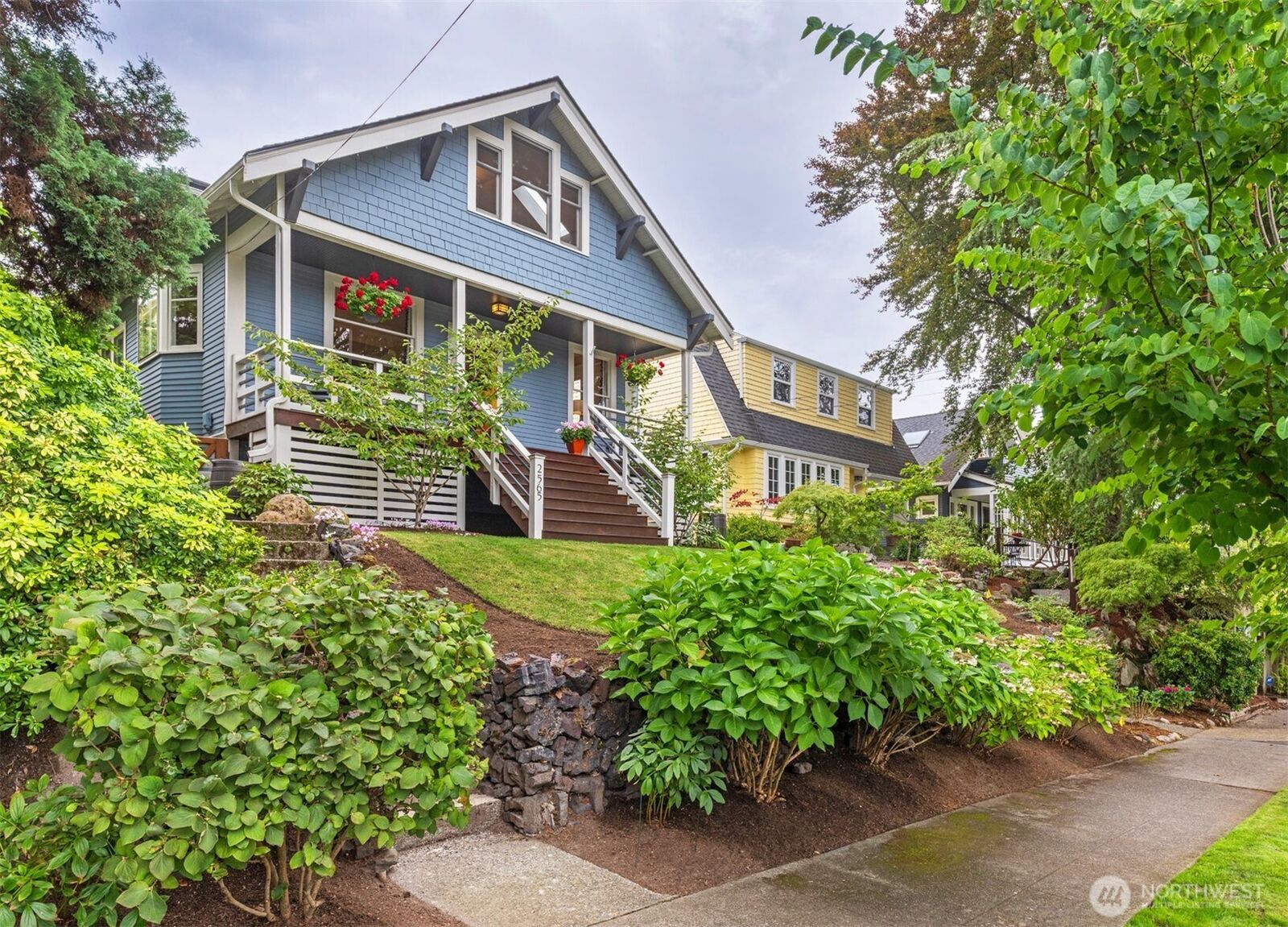 Property Photo: 2565 4th Avenue W WA 98119