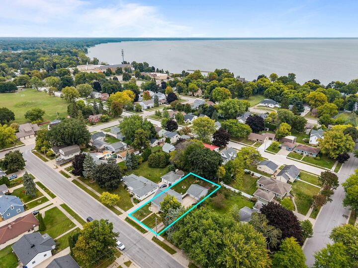 Property Photo: 724 Mitchell Street WI 54956
