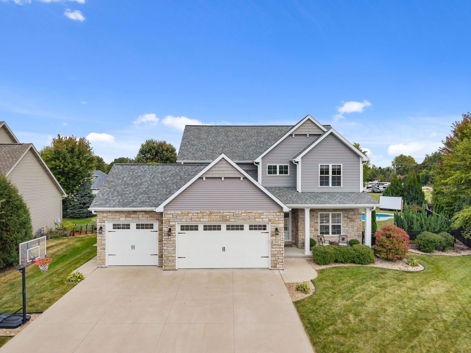 Property Photo:  5212 N Rosemary Drive  WI 54913 