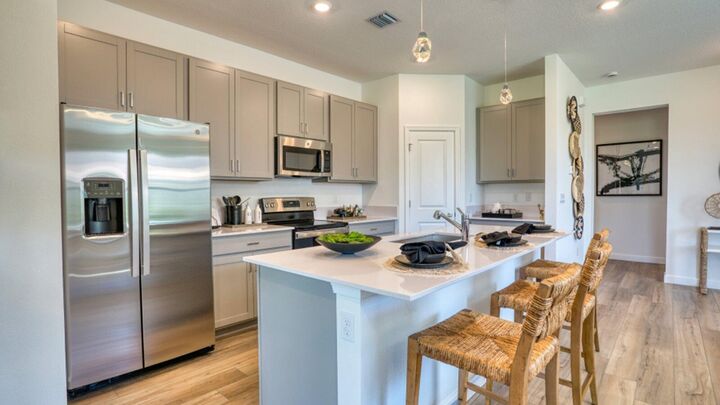 Property Photo: 1600 SE Crosswood Way FL 34984