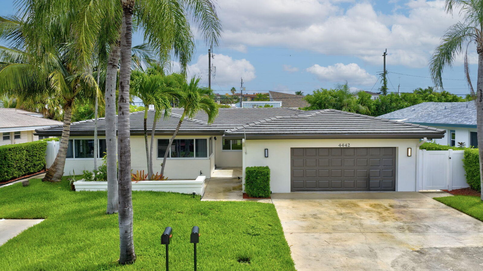 Property Photo: 4442 Sea Grape Drive S 2 FL 33308