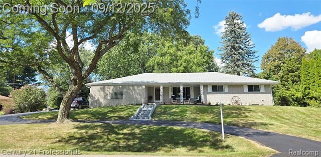 650 Longford Drive  Rochester Hills MI 48309 photo