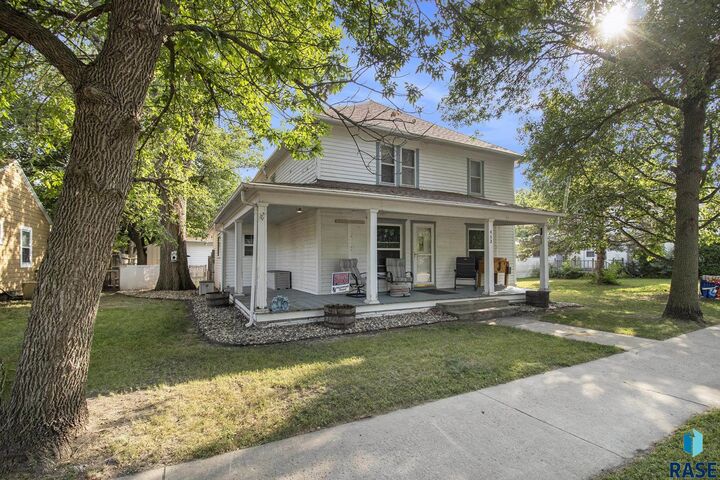 Property Photo:  462 E 2nd St  SD 57053 