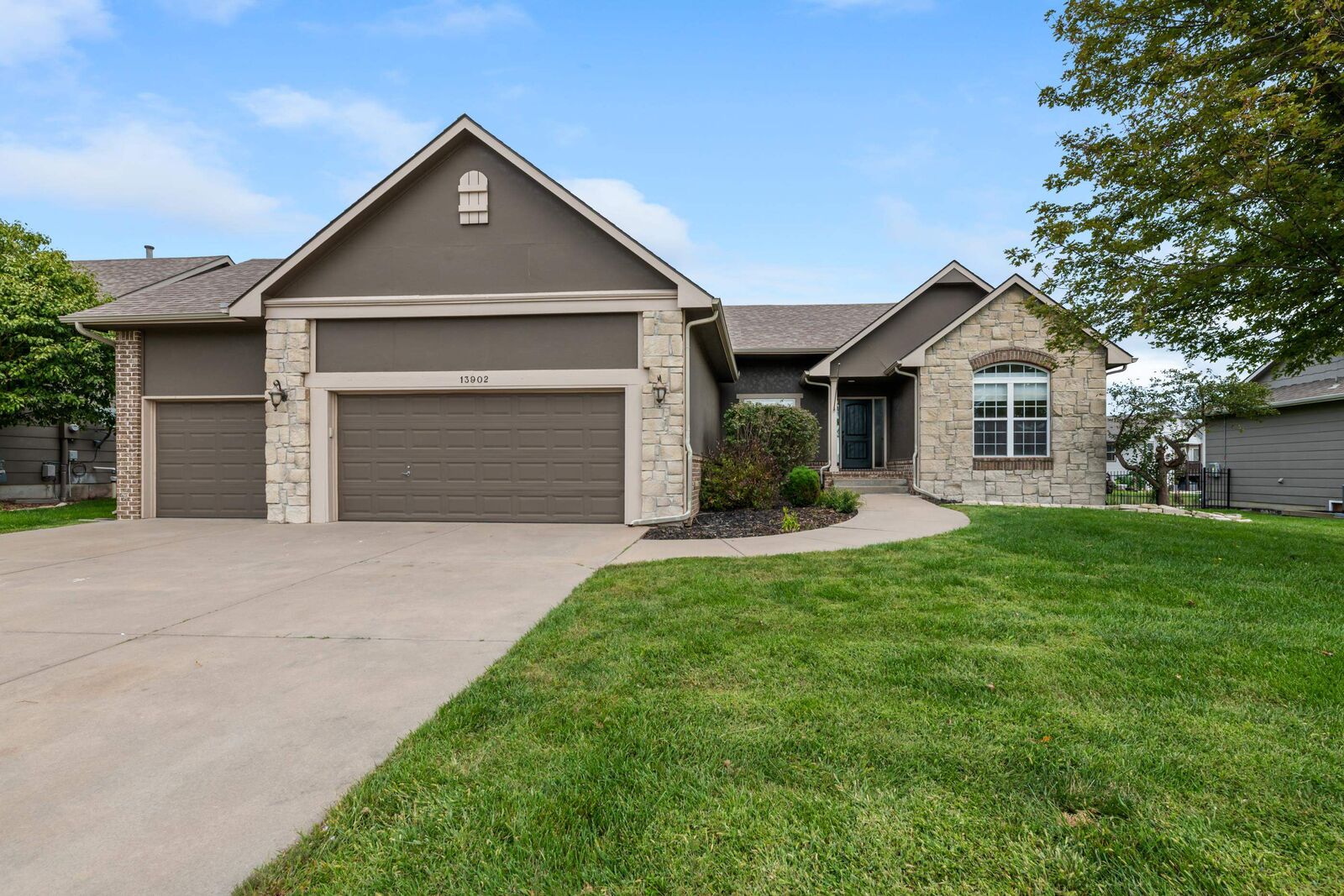 Property Photo: 13902 E Ayesbury St KS 67228