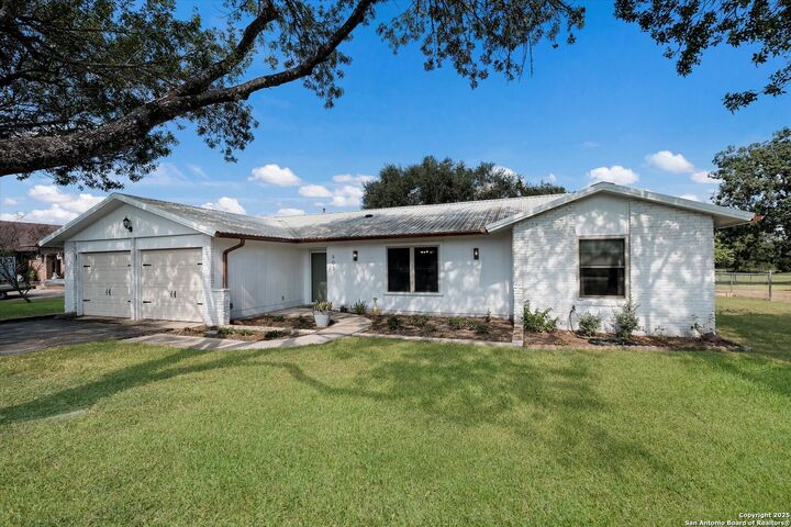 Property Photo:  903 River Oak  TX 78155 