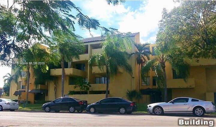 Property Photo:  10500 SW 108th Ave B414  FL 33176 