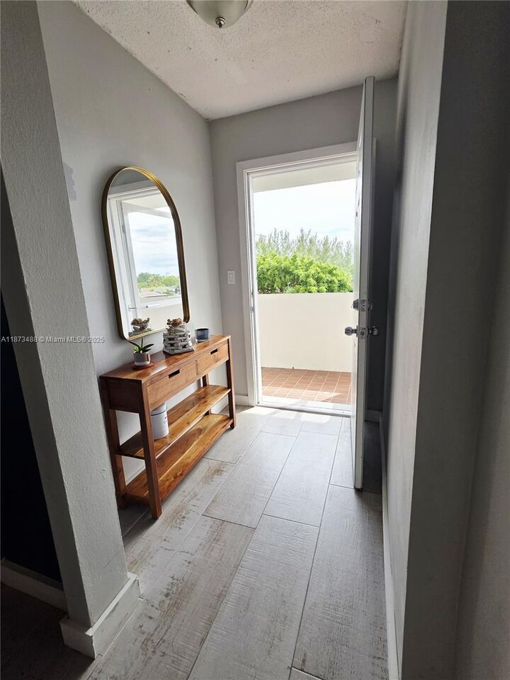 Property Photo:  1750 NE 191st St 418-3  FL 33179 