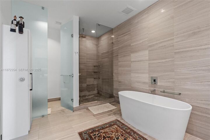 Property Photo:  3300 NE 188th St Lph16  FL 33180 