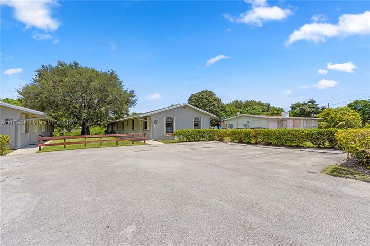 Property Photo:  5629 Taft St 5629  FL 33021 