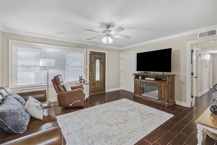 Property Photo:  519 Hickok Street  LA 70663 