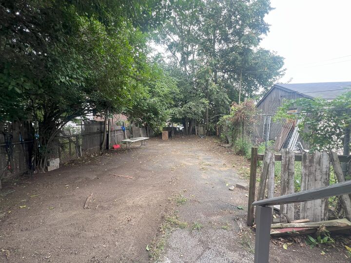 Property Photo:  270 East Avenue  CT 06610 