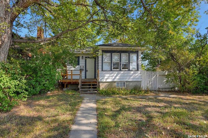 Photo de la propriété:  1343 Elphinstone Street  SK S4T 3M5 