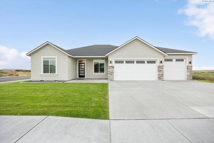 Property Photo: 8813 Dusty Maiden Dr WA 99301