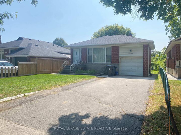 Property Photo:  3989 Bloor Street W  ON M9B 1M2 