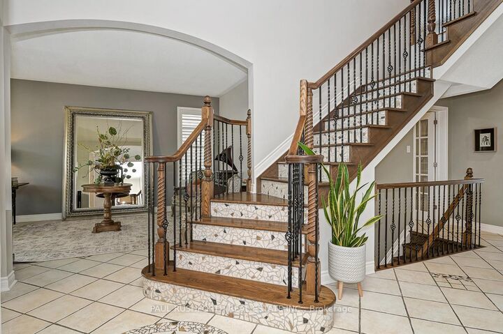 Property Photo: 2410 Des Pruches Avenue ON K1W 1K7
