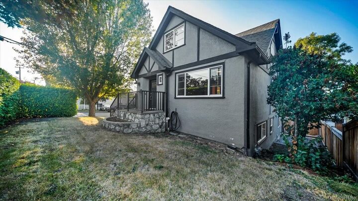 1130 Finlayson St  Victoria BC V8T 2V1 photo