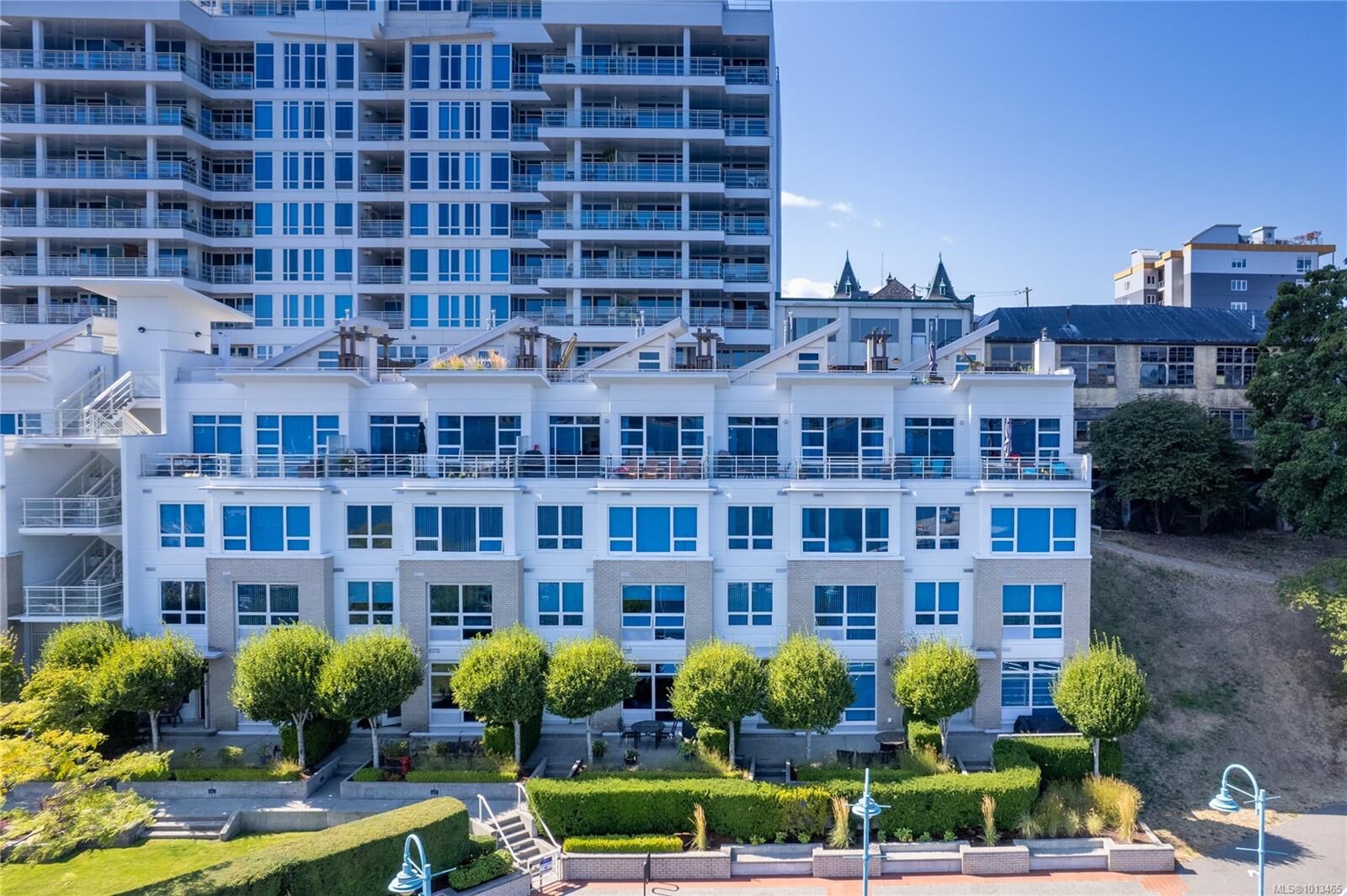 Property Photo: 38 Front St Th25 BC V9R 0B8