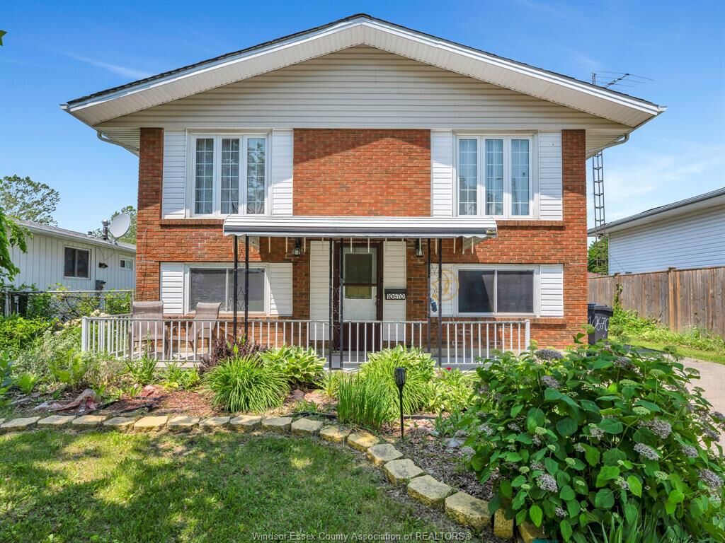 Property Photo:  10670 Lambeth Road  ON N8R 1C9 