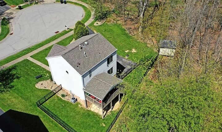 Property Photo:  290 Shady Glen Dr  PA 15108 