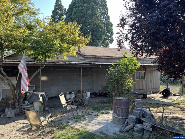 Property Photo: 219 Draper St NE OR 97301