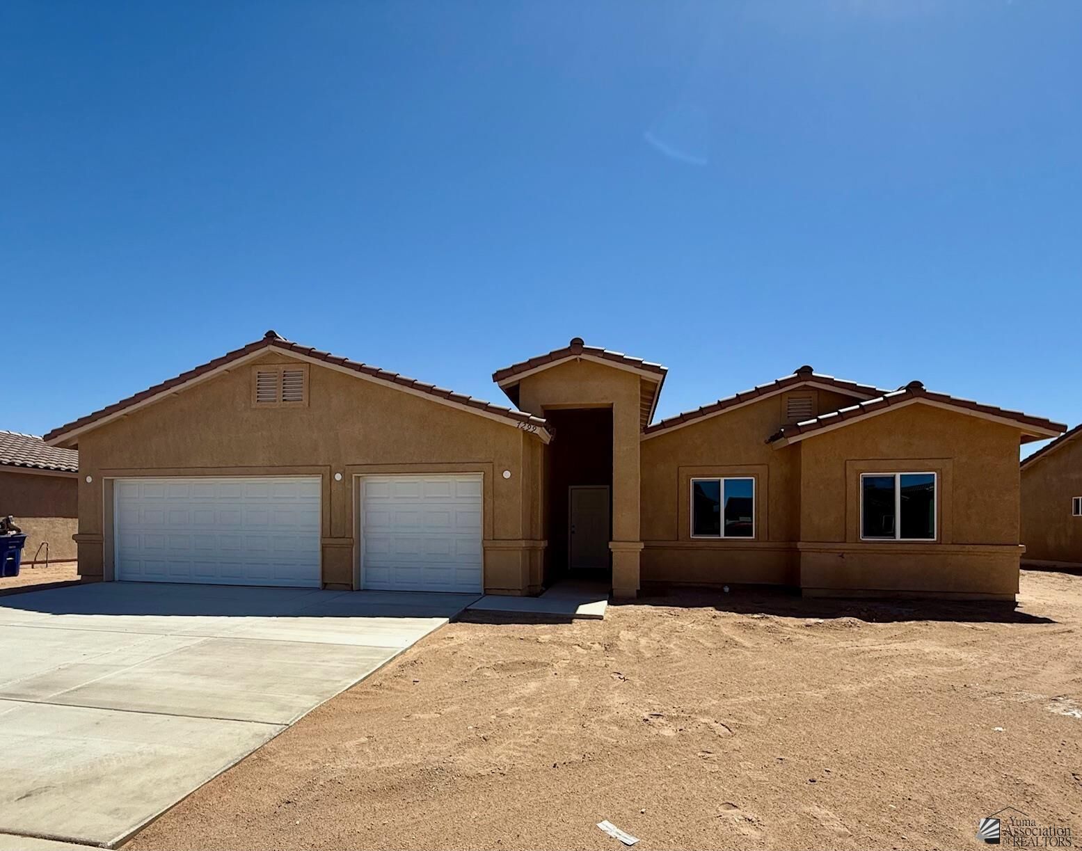 Property Photo: 7299 E 44 Ln AZ 85365