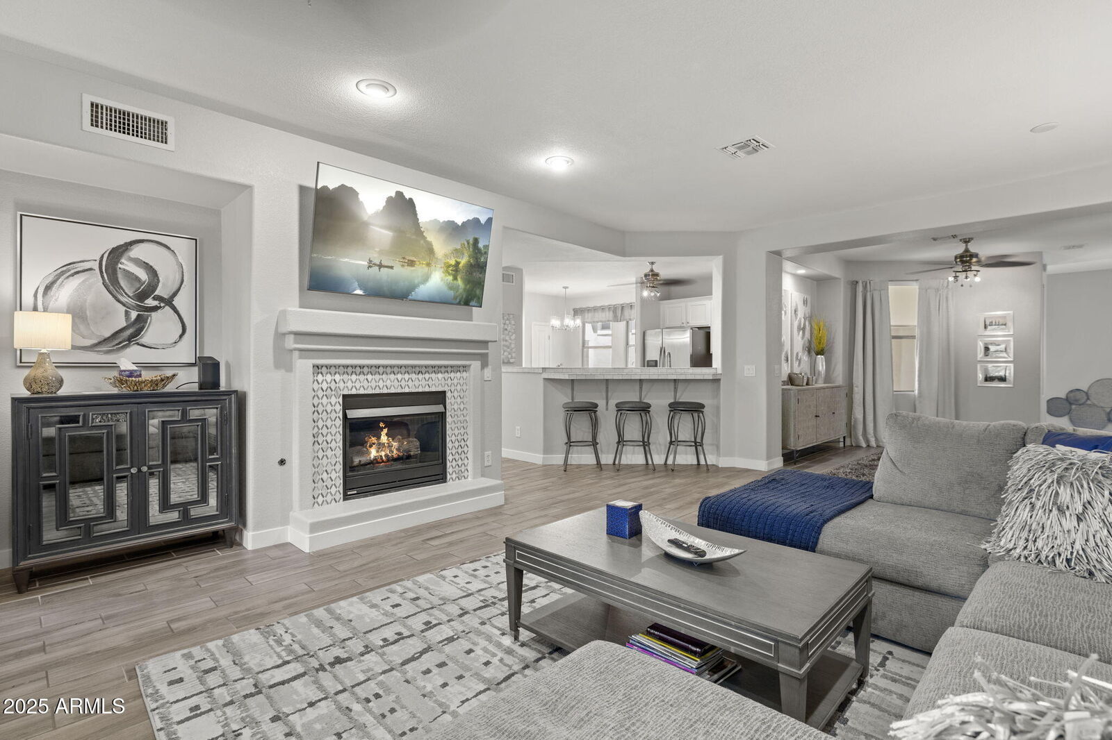 Property Photo:  15221 N Clubgate Drive 2028  AZ 85254 