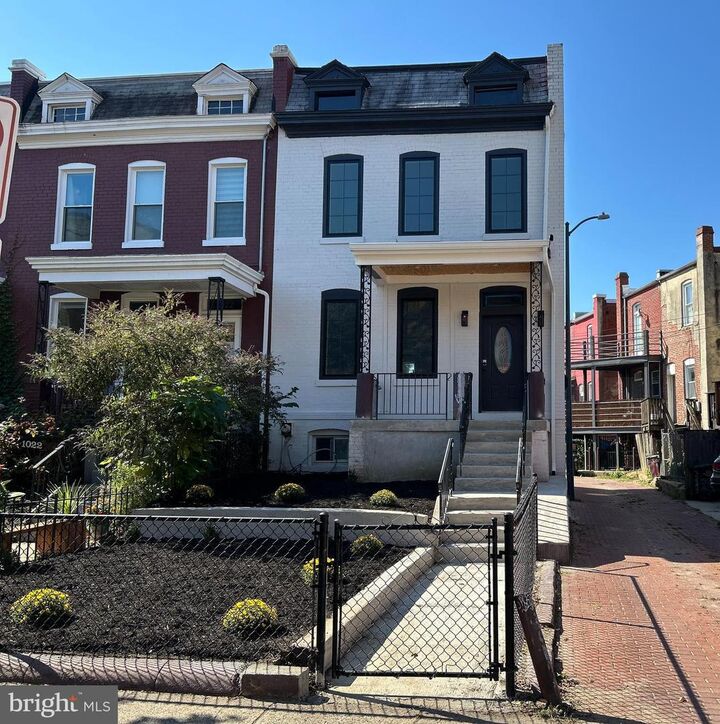 Property Photo:  1024 Spring Road NW  DC 20010 