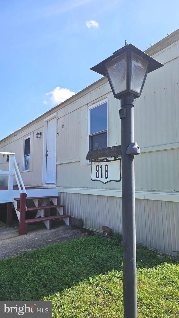 Property Photo:  816 Wisteria Drive  PA 17522 