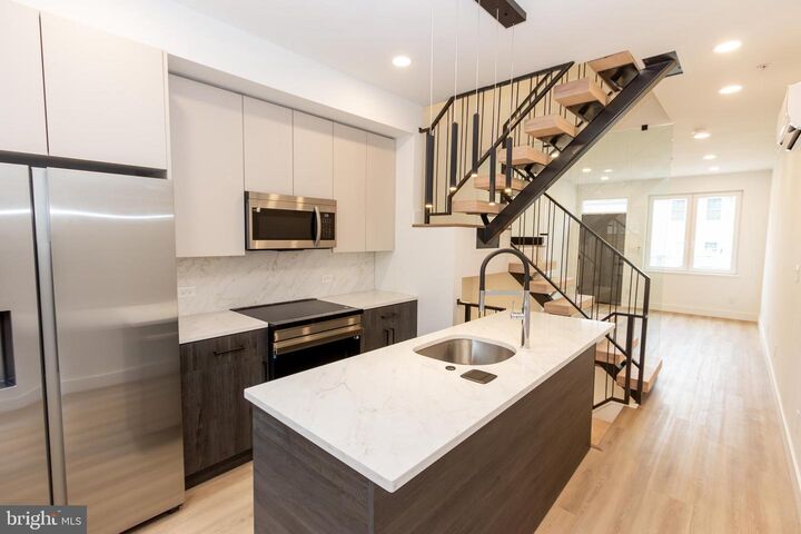 1544 N Darien Street  Philadelphia PA 19122 photo