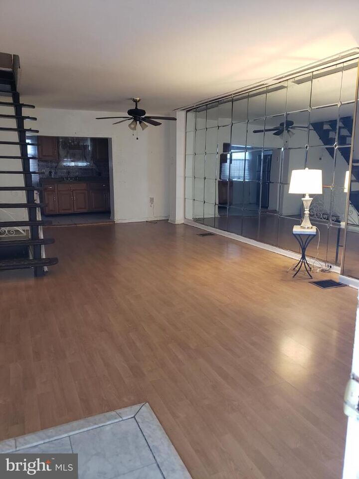 1534 S Woodstock Street  Philadelphia PA 19146 photo