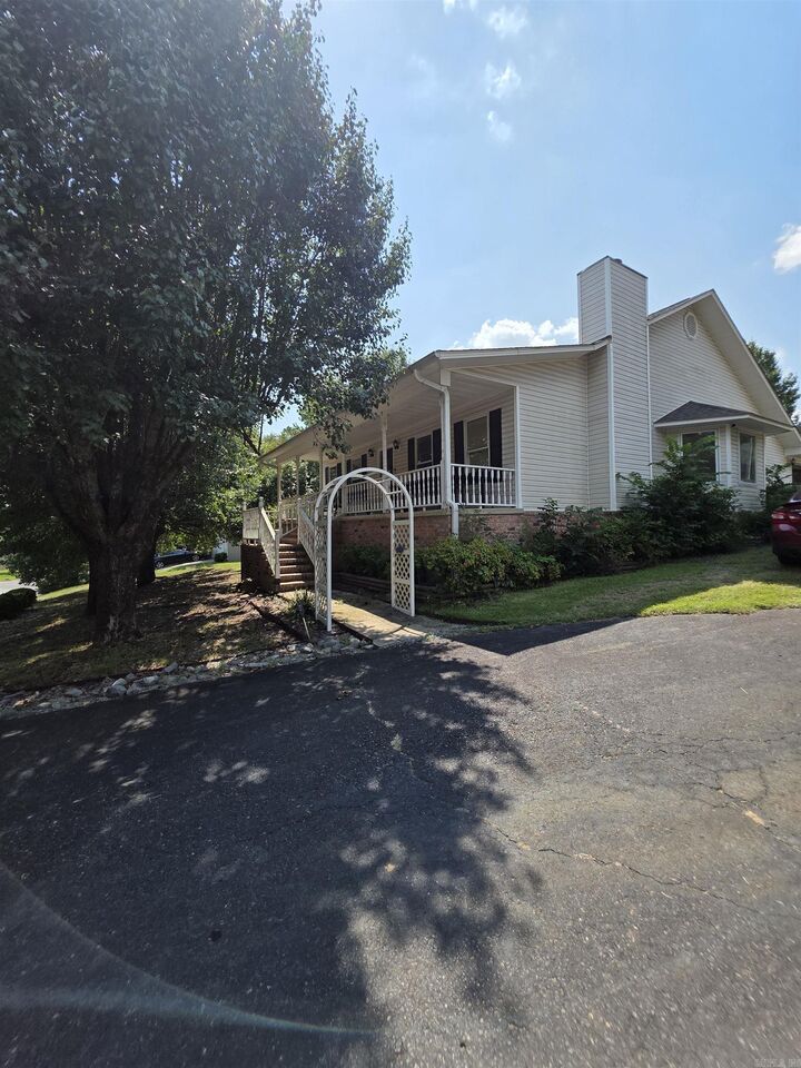 Property Photo: 843 Bellaire Drive AR 71901