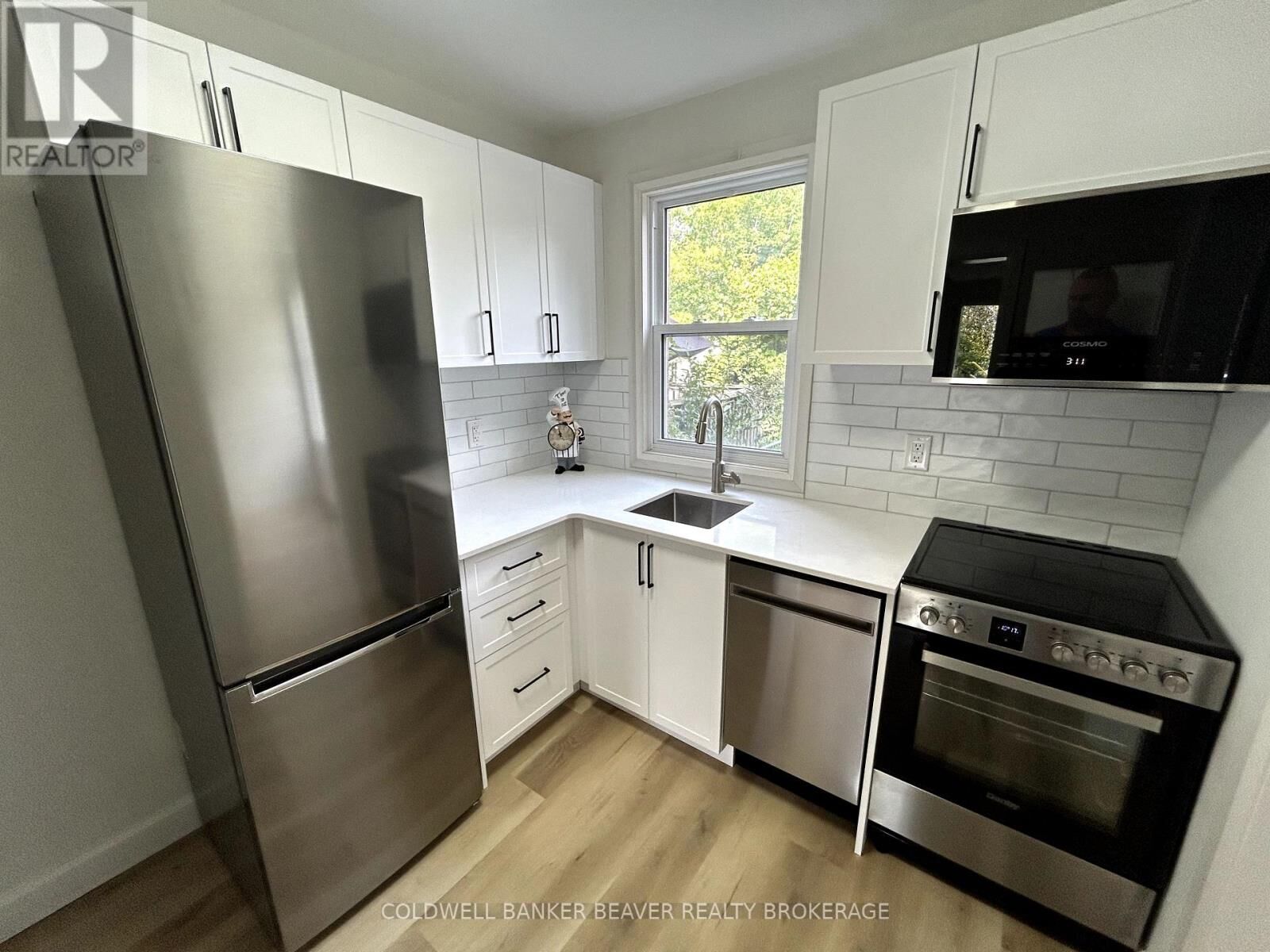 Property Photo:  48 Murdock Street  ON N6H 2K1 
