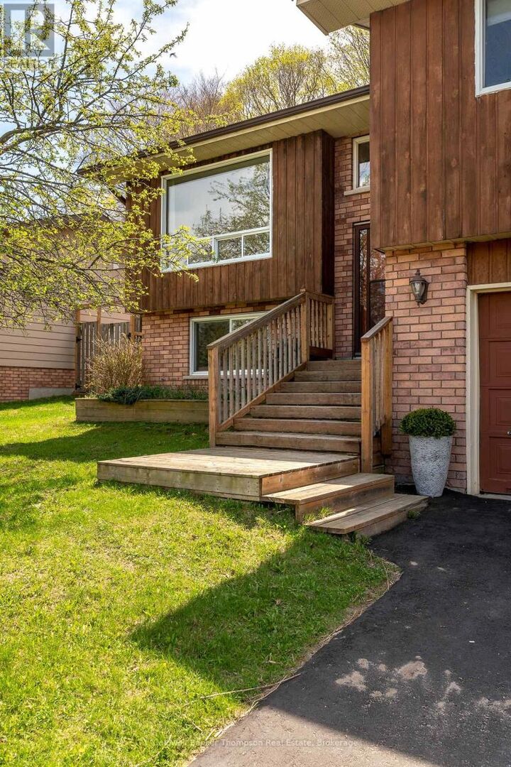 Property Photo: 20 Southdale Drive ON P1H 1T6