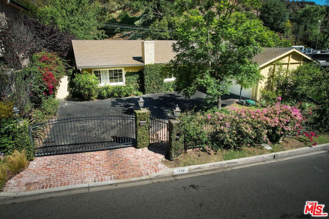 Property Photo: 1834 Roscomare Rd CA 90077