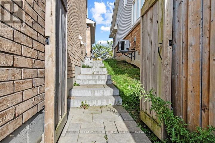 Property Photo:  213 Glenabbey Drive  ON L1E 0C4 