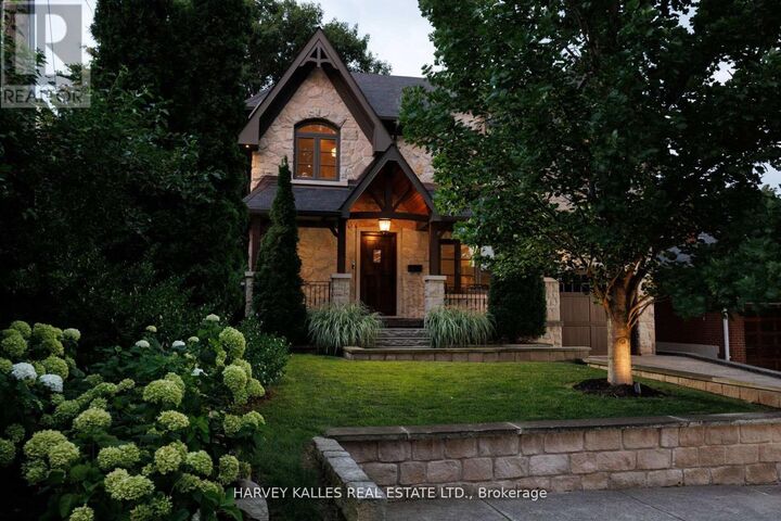Photo de la propriété: 38 Westmount Park Road ON M9P 1R6