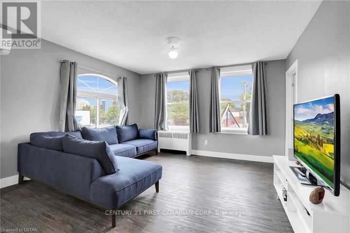 Property Photo: 213 Wellington Street ON N6B 2L2