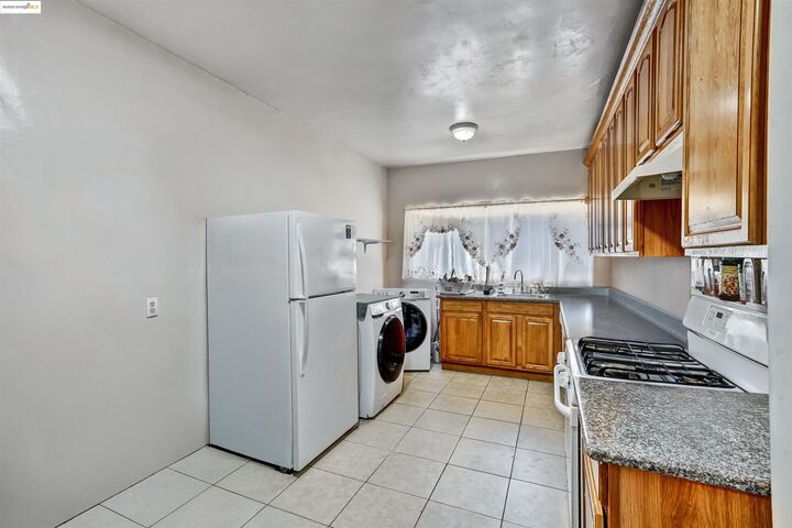 Property Photo: 1390 Highland Blvd CA 94542