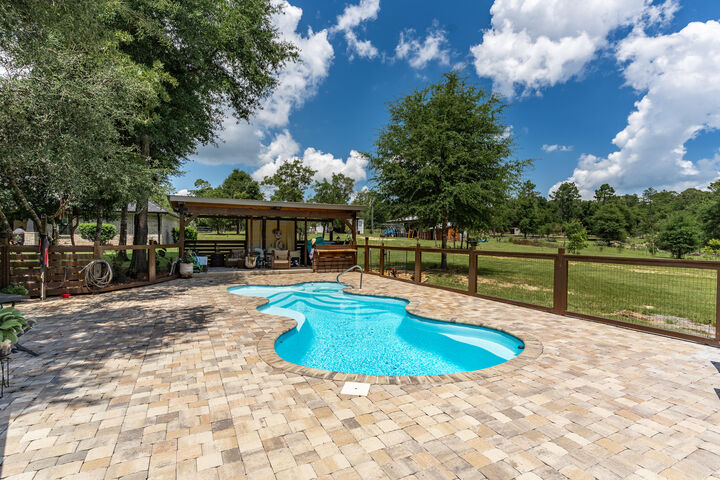 Property Photo:  6263 Old River Road  FL 32531 