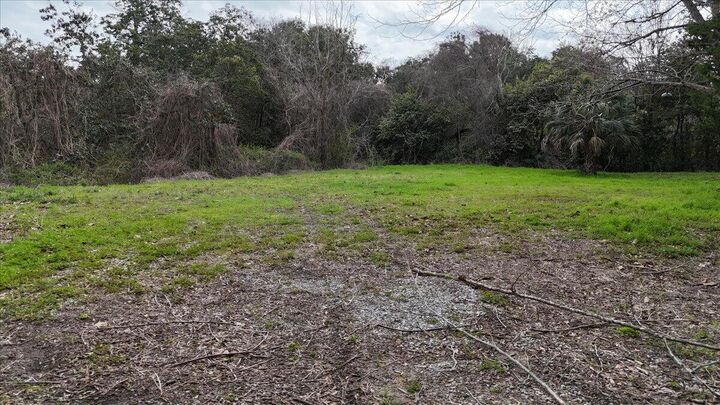 Property Photo: 215 Davis Drive FL 32578