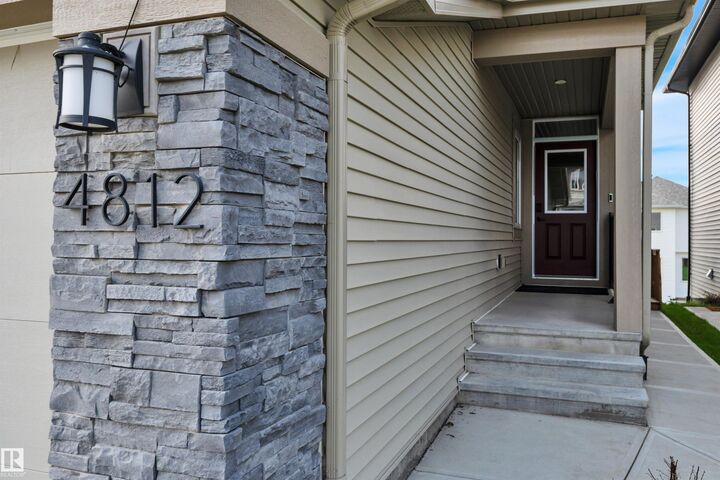 Photo de la propriété:  4812 Kinney Road SW  AB T6W 5G2 
