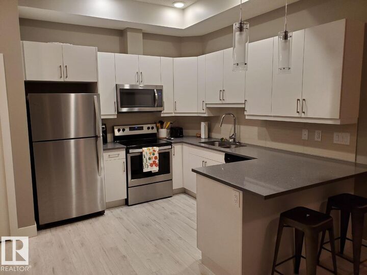 Property Photo:  10006 83 Avenue NW 103  AB T6E 2C2 