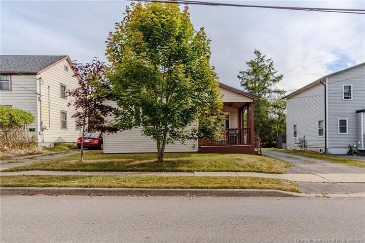 Photo de la propriété:  210 Molson Avenue  NB E2M 3J3 