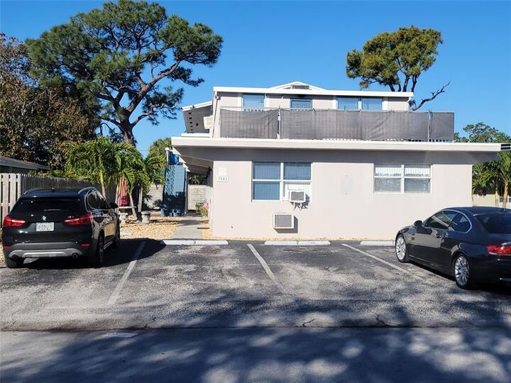 Property Photo: 3041 NE 20th Ter 4 FL 33306