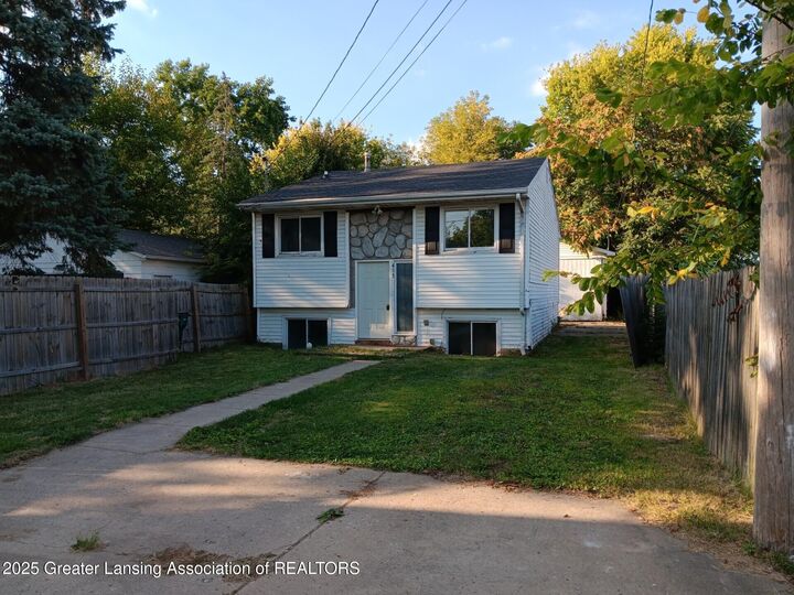 413 E Hodge Avenue  Lansing MI 48910 photo