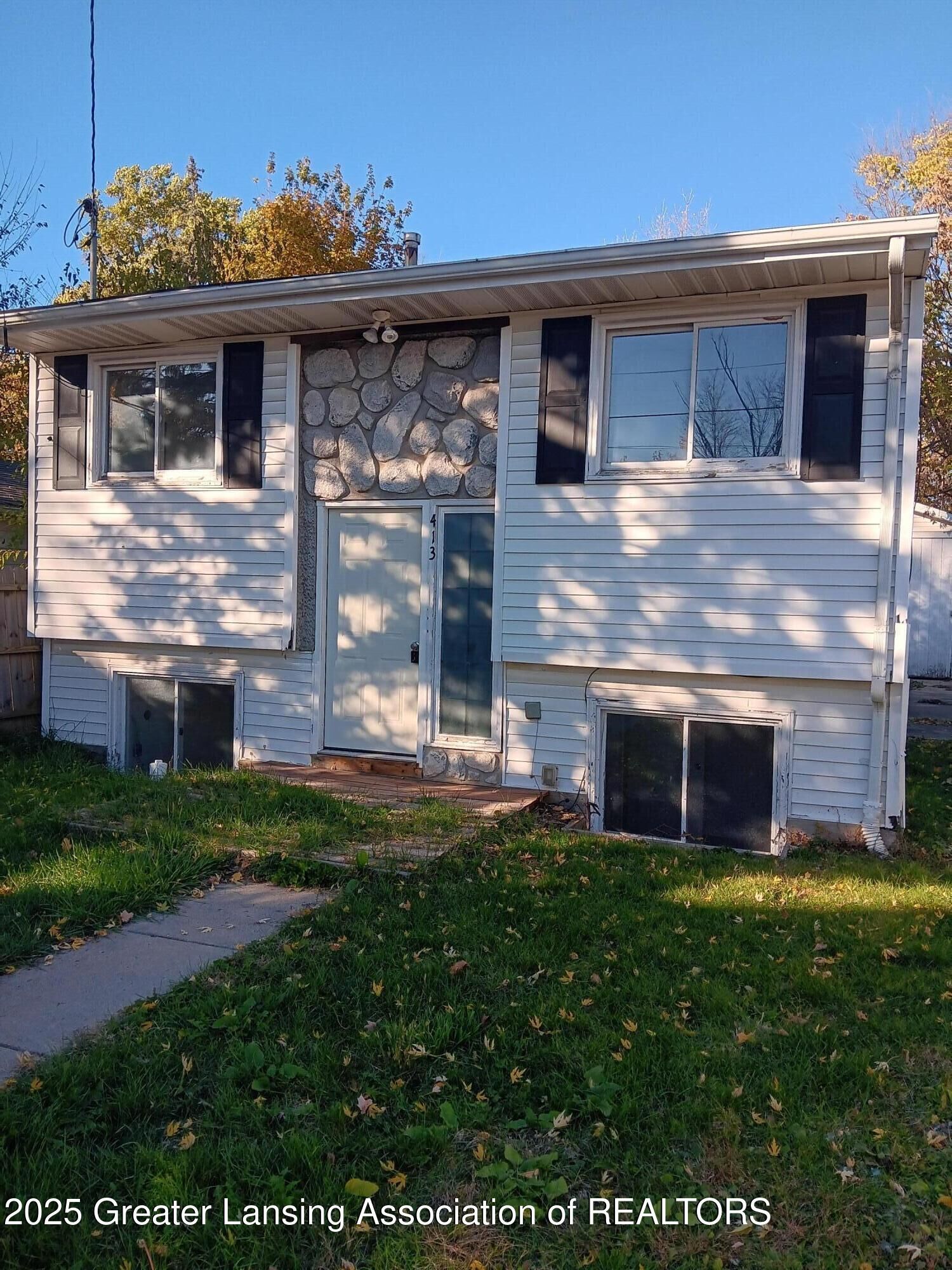 Property Photo:  413 E Hodge Avenue  MI 48910 