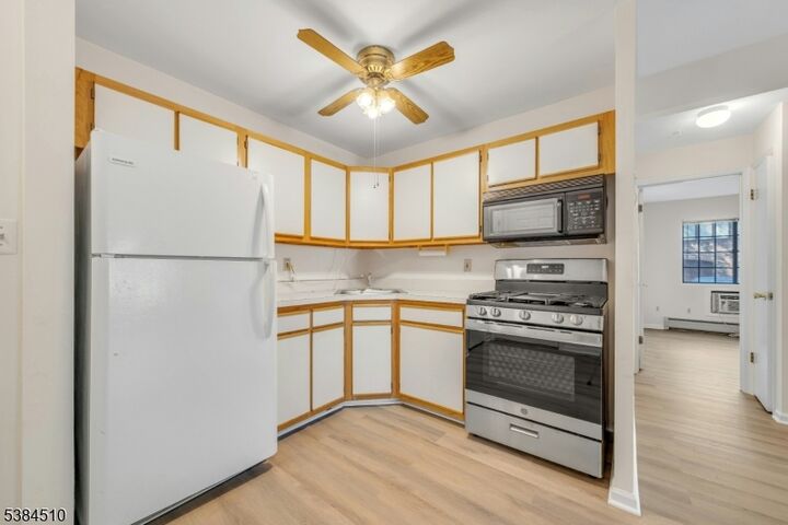 Property Photo:  916 Thoreau Ct 916  NJ 07430 